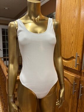 Wilfred White Scoop Neck Stretch Bodysuit